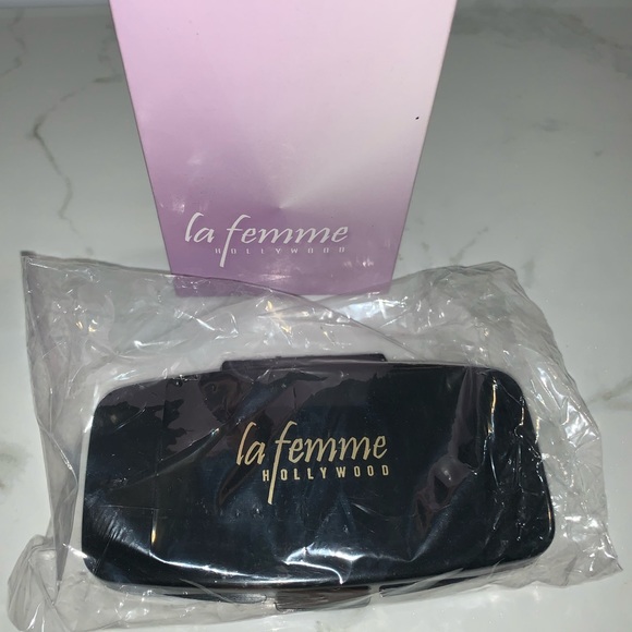 Glow On Blush & Brush - Picture 3 of 8